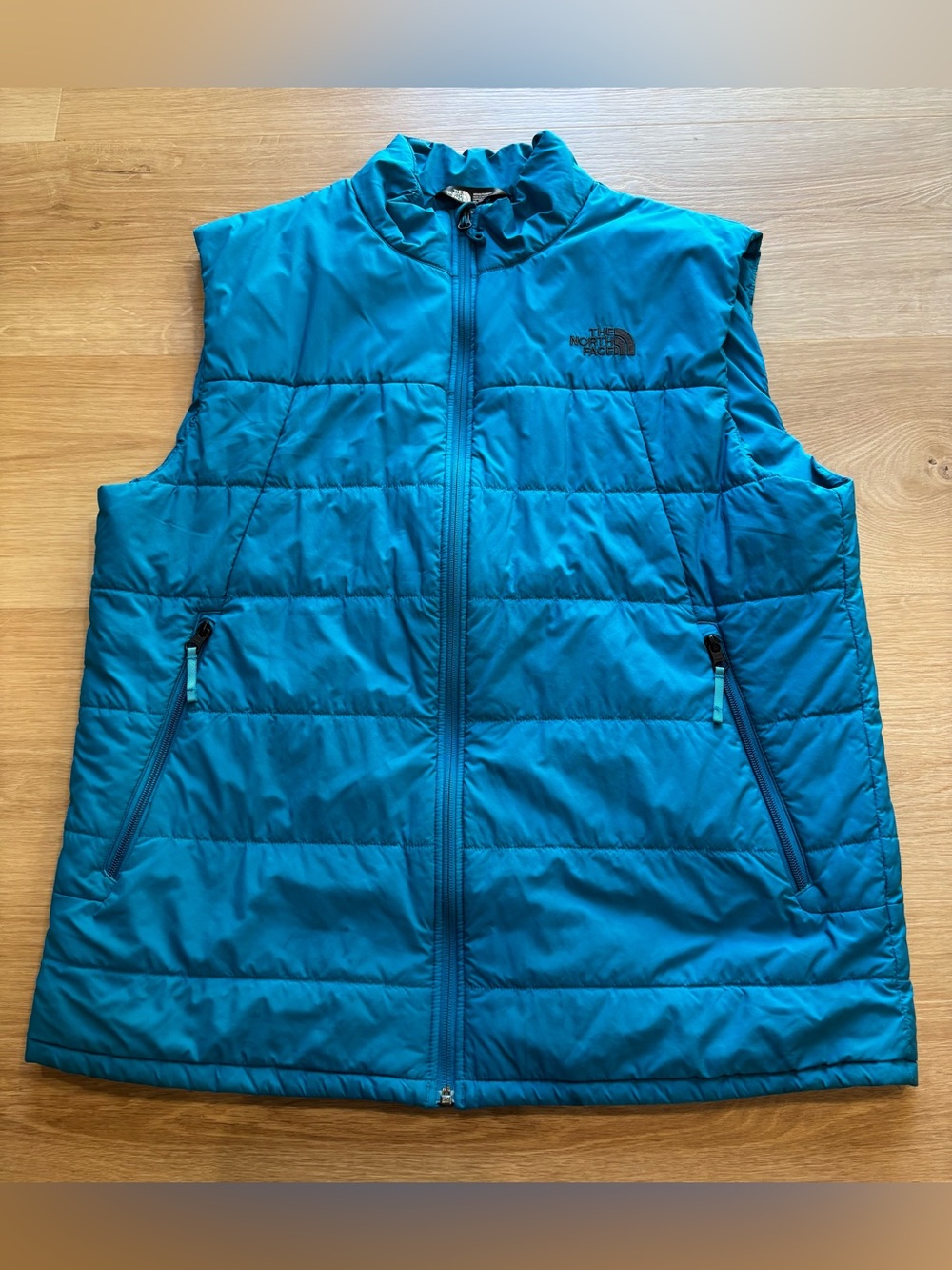 Men’s The North Face Teal Quilted Puffer Vest in Teal.  Size XL.  Perfect shape!